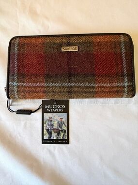 Mucros Weavers Wool Wristlet Wallet NWT